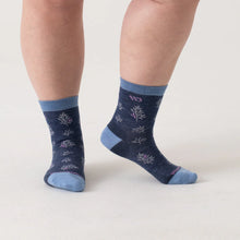 Load image into Gallery viewer, WOMEN'S FOLIAGE CREW SOCK
