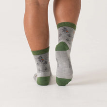 Load image into Gallery viewer, WOMEN'S FOLIAGE CREW SOCK
