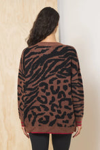 Load image into Gallery viewer, V-NECK JAQUARD SWEATER
