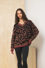 Load image into Gallery viewer, V-NECK JAQUARD SWEATER
