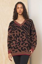 Load image into Gallery viewer, V-NECK JAQUARD SWEATER
