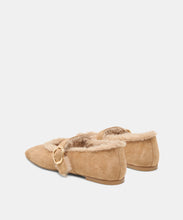 Load image into Gallery viewer, MELLA PLUSH BALLET FLATS
