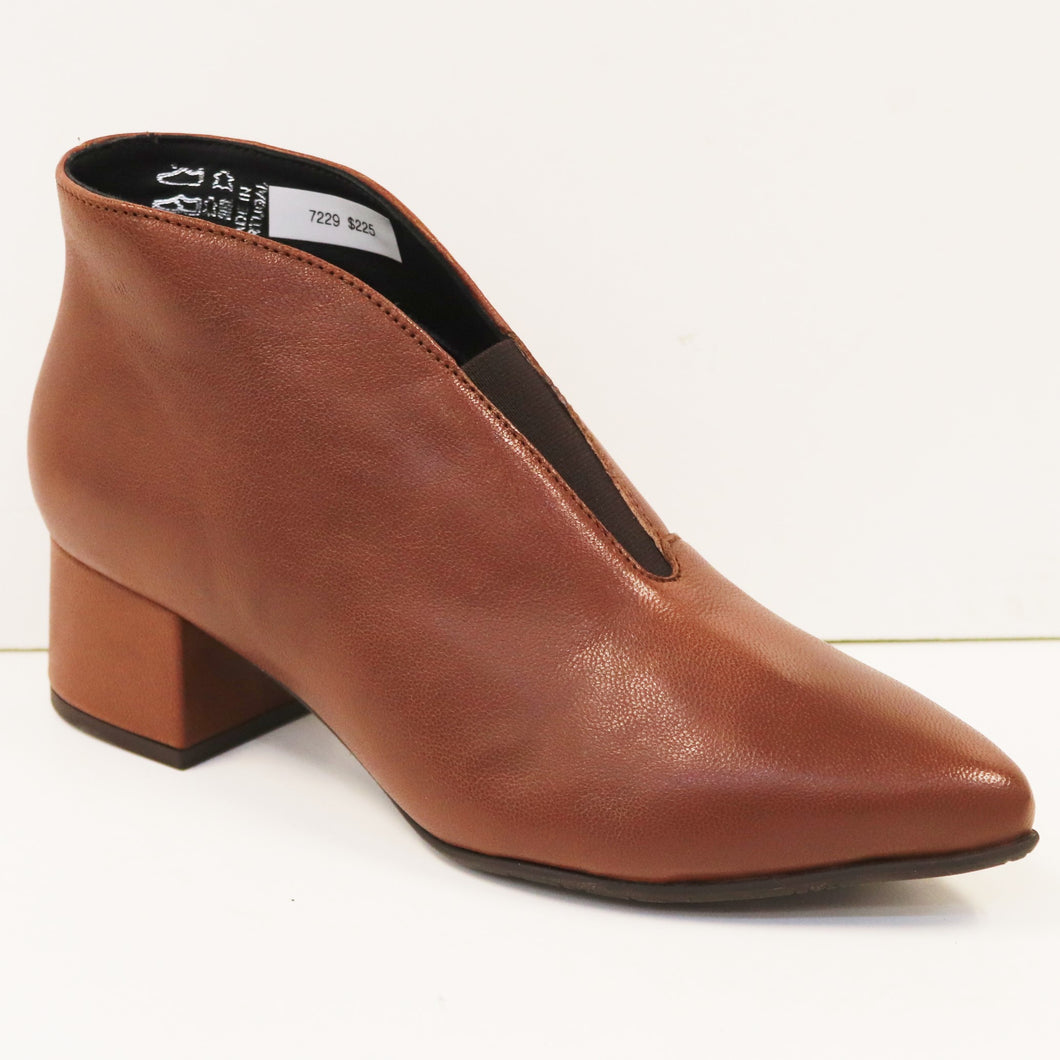 V-CUT BOOTIE