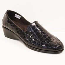 Load image into Gallery viewer, PATENT LOAFER
