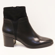 Load image into Gallery viewer, TAYLOR 44
