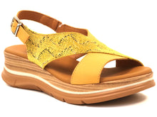 Load image into Gallery viewer, WEDGE PRINT SANDAL

