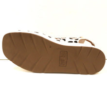 Load image into Gallery viewer, ADJUST SANDAL
