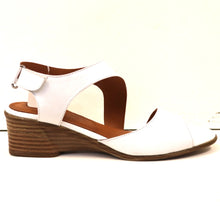 Load image into Gallery viewer, 1/4 STRAP SANDAL
