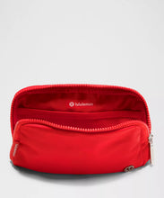 Load image into Gallery viewer, EVERYWHERE BELT BAG
