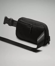 Load image into Gallery viewer, EVERYWHERE BELT BAG 1L
