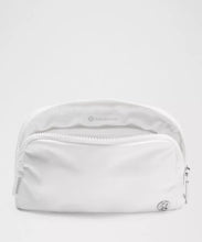 Load image into Gallery viewer, EVERYWHERE BELT BAG
