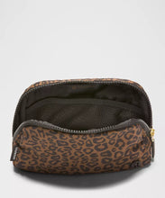 Load image into Gallery viewer, EVERYWHERE BELT BAG
