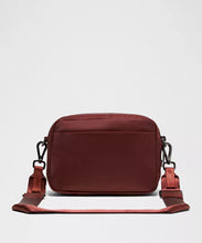 Load image into Gallery viewer, EVERYWHERE CROSSBODY BAG 2L METAL HARDWARE

