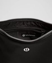 Load image into Gallery viewer, CITY ESSENTIALS SMALL SHOULDER BAG 3L
