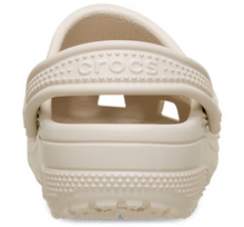 Load image into Gallery viewer, KIDS' CLASSIC HEARTS CUT OUT CLOG
