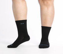 Load image into Gallery viewer, WOMEN'S SOLID CUSHION CREW SOCK
