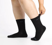 Load image into Gallery viewer, WOMEN'S SOLID CUSHION CREW SOCK
