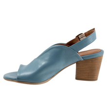 Load image into Gallery viewer, CLARE
