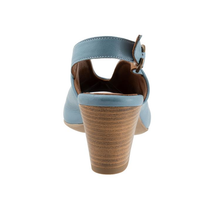 Load image into Gallery viewer, CLARE
