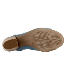 Load image into Gallery viewer, CLARE
