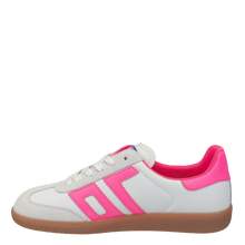 Load image into Gallery viewer, CLOUD 2505 IN FLUORESCENT PINK SNEAKERS
