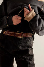 Load image into Gallery viewer, WE THE FREE SOLA STUD BELT
