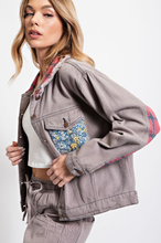Load image into Gallery viewer, TWILL BUTTON DOWN JACKET
