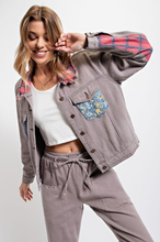 Load image into Gallery viewer, TWILL BUTTON DOWN JACKET
