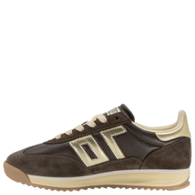Load image into Gallery viewer, JOGGER N IN COFFEE GOLD SNEAKERS
