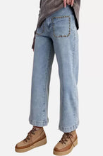 Load image into Gallery viewer, STUDDED JEANS
