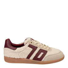Load image into Gallery viewer, TEDDY IN BUTTER WINE SNEAKERS
