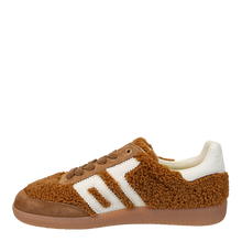Load image into Gallery viewer, TEDDY IN TOBACCO WHITE SNEAKERS
