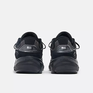 UNISEX 990 V6