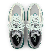 Load image into Gallery viewer, UNISEX MADE IN USA 990 V6
